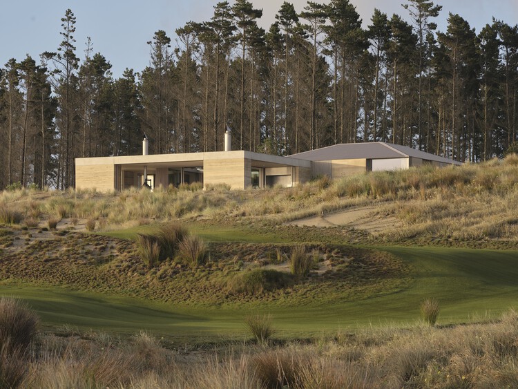 Double Courtyard House / Roberts Gray Architects - Image 5 of 27