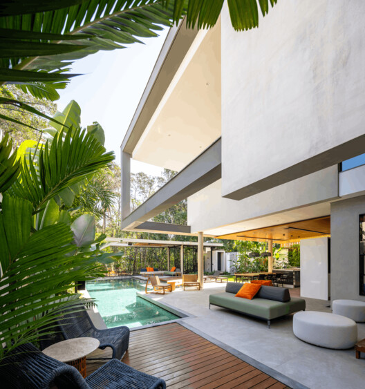 C21 Residence / Raiz Arquitetura C21 Residence / Raiz Arquitetura - Interior Photography, Living Room, Courtyard, Balcony