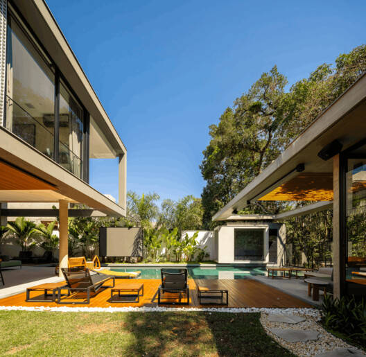 C21 Residence / Raiz Arquitetura C21 Residence / Raiz Arquitetura - Image 3 of 21