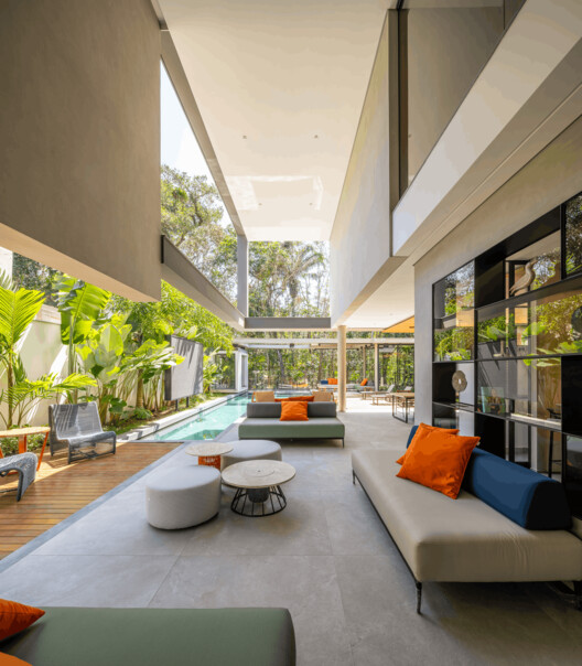 C21 Residence / Raiz Arquitetura C21 Residence / Raiz Arquitetura - Interior Photography, Living Room, Chair, Courtyard