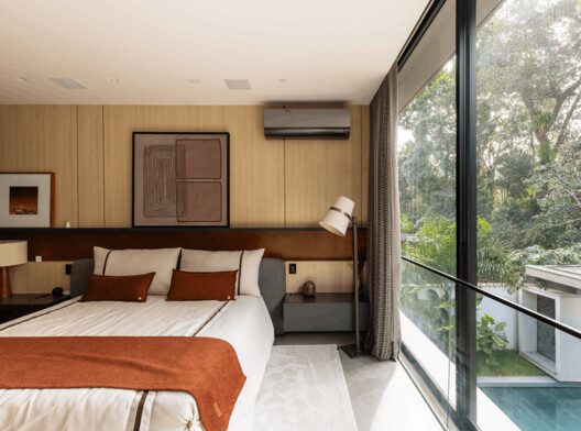 C21 Residence / Raiz Arquitetura C21 Residence / Raiz Arquitetura - Interior Photography, Bedroom, Wood, Bed, Chair