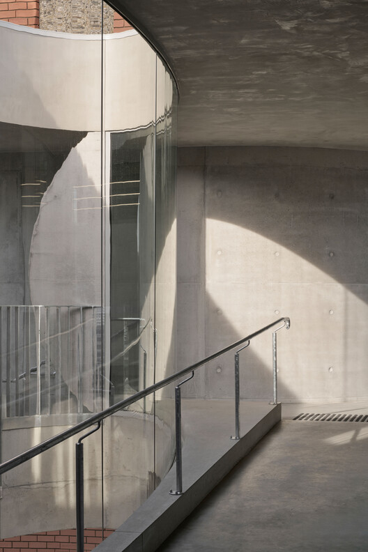 Gallery For A Tree "Flyover" Marcellin College  / Farrell Wray Architects - Image 18 of 38