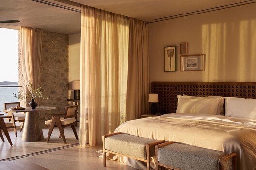 Mandarin Oriental Costa Navarino / A.N. Tombazis & Associates Architects + K-Studio Mandarin Oriental Costa Navarino / A.N. Tombazis & Associates Architects + K-Studio - Interior Photography, Bedroom, Wood, Lighting, Bed, Chair, Sofa