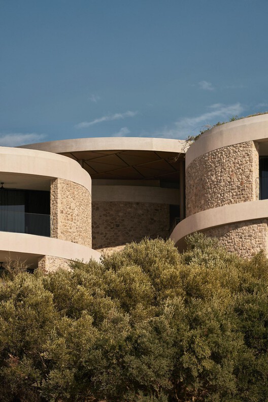 Mandarin Oriental Costa Navarino / A.N. Tombazis & Associates Architects + K-Studio Mandarin Oriental Costa Navarino / A.N. Tombazis & Associates Architects + K-Studio - Image 2 of 23