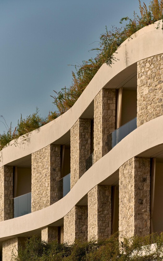Mandarin Oriental Costa Navarino / A.N. Tombazis & Associates Architects + K-Studio Mandarin Oriental Costa Navarino / A.N. Tombazis & Associates Architects + K-Studio - Image 8 of 23