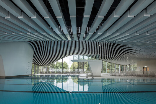 The Shape of Water: 20 Aquatic Centers Building Collective Landscapes The Shape of Water: 20 Aquatic Centers Building Collective Landscapes - Image 4 of 40
