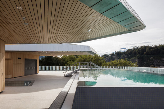 The Shape of Water: 20 Aquatic Centers Building Collective Landscapes The Shape of Water: 20 Aquatic Centers Building Collective Landscapes - Image 6 of 40