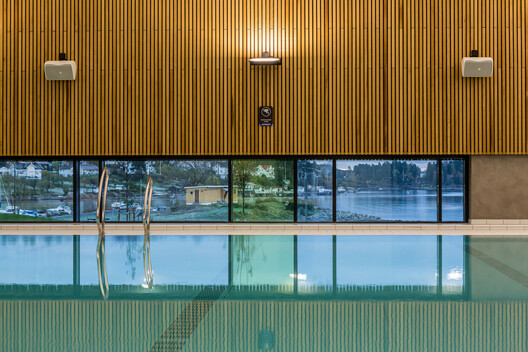 The Shape of Water: 20 Aquatic Centers Building Collective Landscapes The Shape of Water: 20 Aquatic Centers Building Collective Landscapes - Image 12 of 40