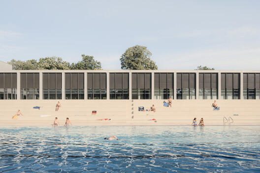 The Shape of Water: 20 Aquatic Centers Building Collective Landscapes The Shape of Water: 20 Aquatic Centers Building Collective Landscapes - Image 10 of 40