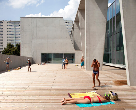 The Shape of Water: 20 Aquatic Centers Building Collective Landscapes The Shape of Water: 20 Aquatic Centers Building Collective Landscapes - Image 17 of 40