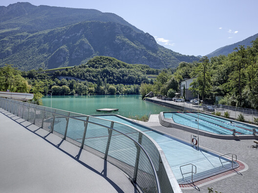 The Shape of Water: 20 Aquatic Centers Building Collective Landscapes The Shape of Water: 20 Aquatic Centers Building Collective Landscapes - Image 28 of 40