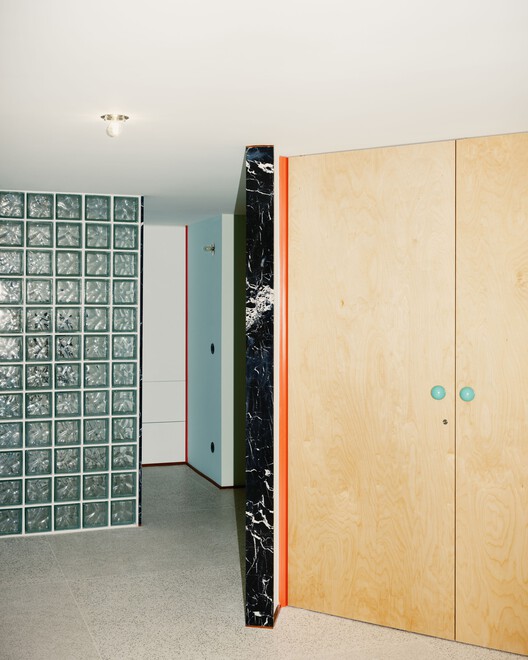Apartment of Skewed Relations / fala - Interior Photography