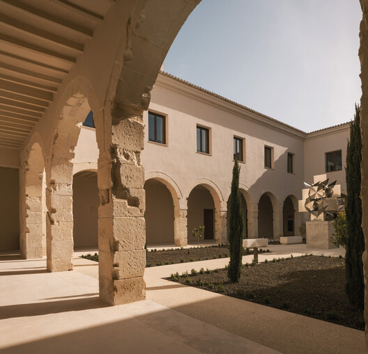Las Cigarreras Industrial Complex / Ramón Esteve Estudio Las Cigarreras Industrial Complex / Ramón Esteve Estudio - Interior Photography, Arch, Arcade, Courtyard, Column