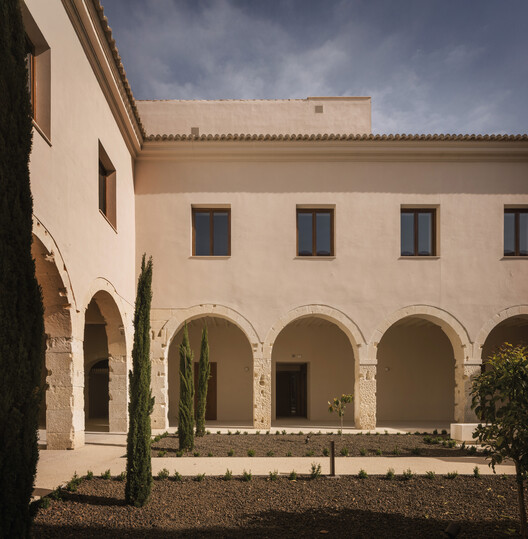 Las Cigarreras Industrial Complex / Ramón Esteve Estudio Las Cigarreras Industrial Complex / Ramón Esteve Estudio - Exterior Photography, Arch, Arcade, Courtyard