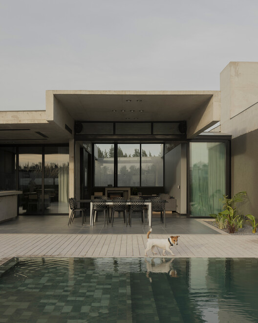 Casa Alba II / Además arquitectura Casa Alba II / Además arquitectura - Exterior Photography, Concrete, Courtyard