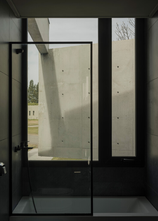 Casa Alba II / Además arquitectura Casa Alba II / Además arquitectura - Interior Photography, Glass, Bathroom, Concrete