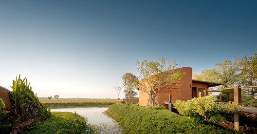 Naya Restaurant Ayutthaya / BodinChapa Architects Naya Restaurant Ayutthaya / BodinChapa Architects - Image 2 of 29