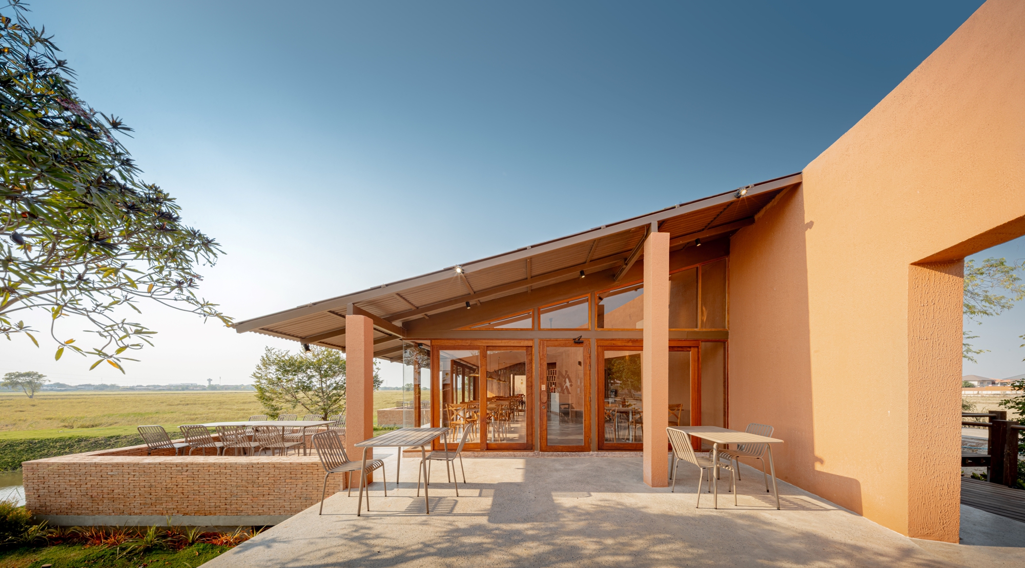 Naya Café & Restaurant: Jak originální architektura přeměnila dědičný majetek v prosperující rodinný podnik