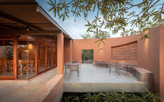 Naya Restaurant Ayutthaya / BodinChapa Architects Naya Restaurant Ayutthaya / BodinChapa Architects - Image 8 of 29