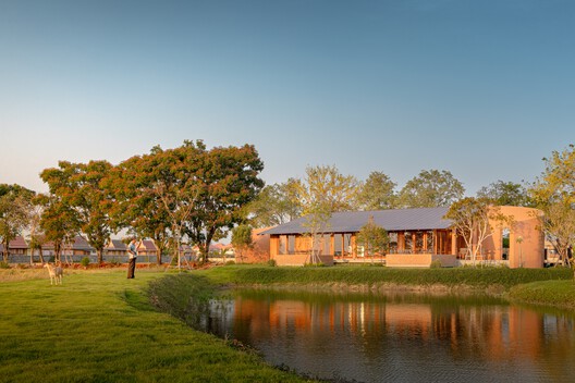Naya Restaurant Ayutthaya / BodinChapa Architects Naya Restaurant Ayutthaya / BodinChapa Architects - Exterior Photography