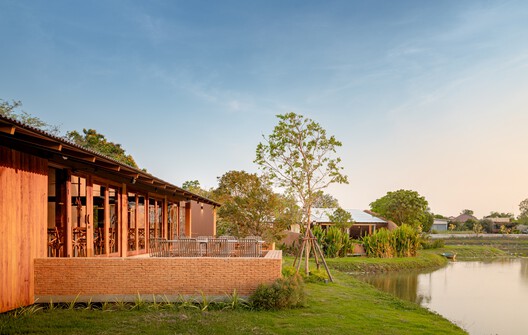 Naya Restaurant Ayutthaya / BodinChapa Architects Naya Restaurant Ayutthaya / BodinChapa Architects - Exterior Photography, Waterfront