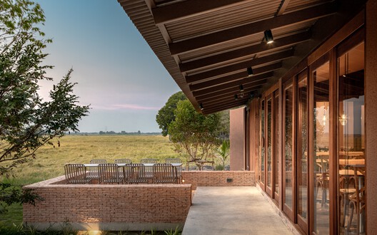 Naya Restaurant Ayutthaya / BodinChapa Architects Naya Restaurant Ayutthaya / BodinChapa Architects - Image 16 of 29