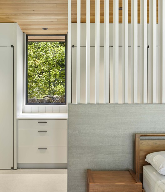 Percy Lake Cottage / Michael Taylor Architecture + Design Percy Lake Cottage / Michael Taylor Architecture + Design - Interior Photography, Bedroom, Wood, Bed