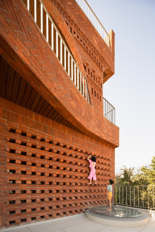  Anthill House / Kaushal TaTiya Architects - Interior Photography, Brick
