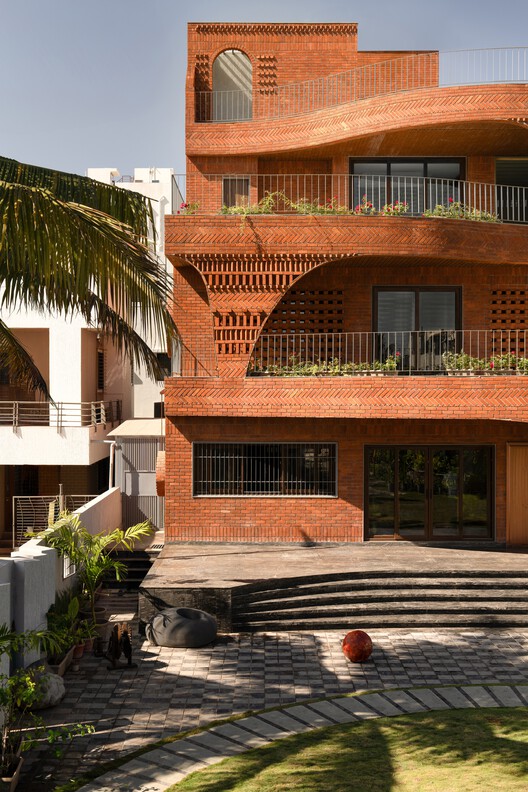 Anthill House / Kaushal TaTiya Architects - Exterior Photography, Balcony