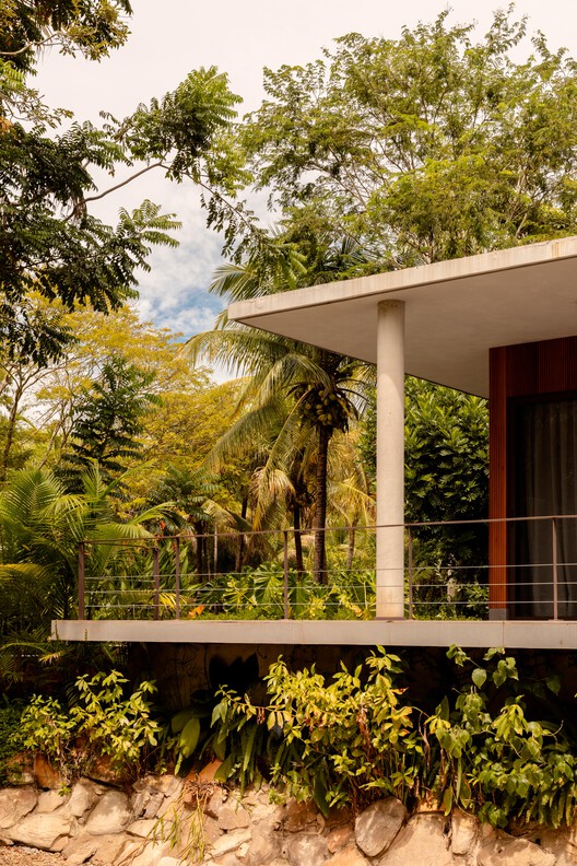 Lagoa Azul Suite / Carlos Alberto Arquitetura - Image 2 of 13