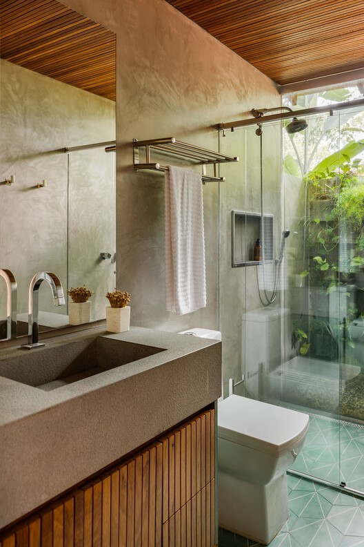 Caiçara House / Studio Carlito e Renata Pascucci - Interior Photography, Bathroom, Wood, Sink, Countertop