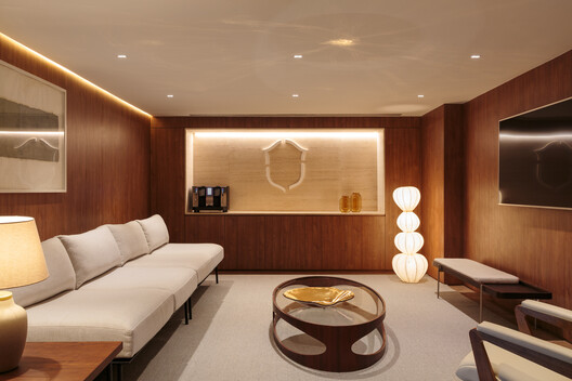CBF (Brazilian Football Confederation) Headquarters / ARCHITECTS OFFICE CBF (Brazilian Football Confederation) Headquarters / ARCHITECTS OFFICE - Interior Photography, Living Room, Wood, Lighting