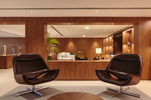 CBF (Brazilian Football Confederation) Headquarters / ARCHITECTS OFFICE CBF (Brazilian Football Confederation) Headquarters / ARCHITECTS OFFICE - Interior Photography, Living Room, Wood, Chair