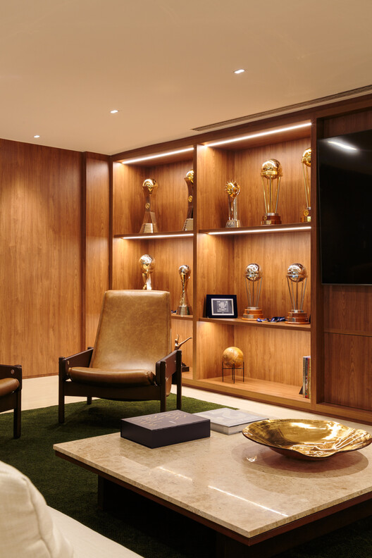 CBF (Brazilian Football Confederation) Headquarters / ARCHITECTS OFFICE CBF (Brazilian Football Confederation) Headquarters / ARCHITECTS OFFICE - Interior Photography, Living Room, Wood, Lighting