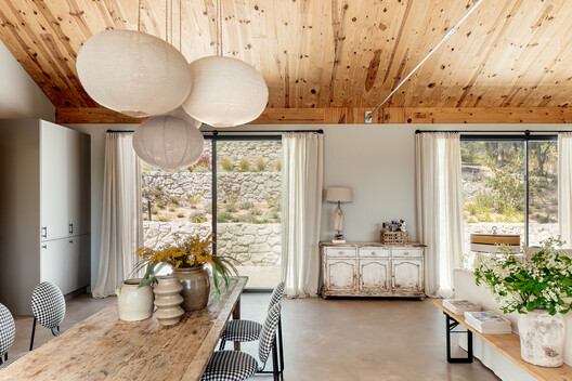 Casa Lago / More&Co Casa Lago / More&Co - Interior Photography, Wood, Table, Lighting, Chair, Beam