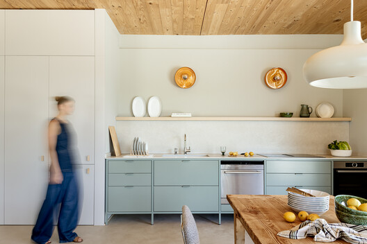 Casa Lago / More&Co Casa Lago / More&Co - Interior Photography, Kitchen, Countertop, Lighting, Chair