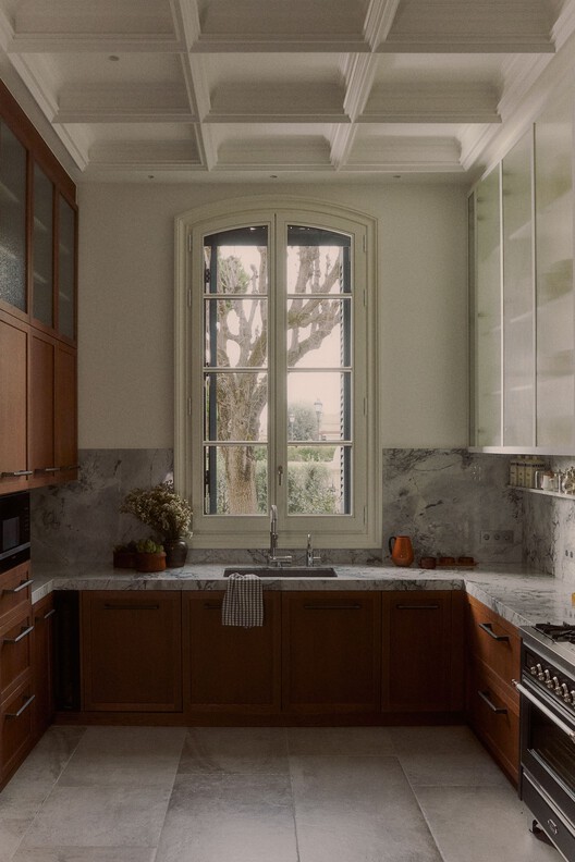 Sera House / Cristina Carulla Studio - Interior Photography, Kitchen, Wood, Countertop, Chair