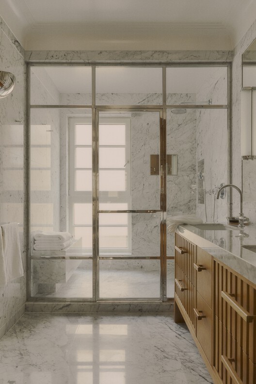 Sera House / Cristina Carulla Studio - Interior Photography, Bathroom, Wood, Lighting, Door, Countertop, Sink, Glass