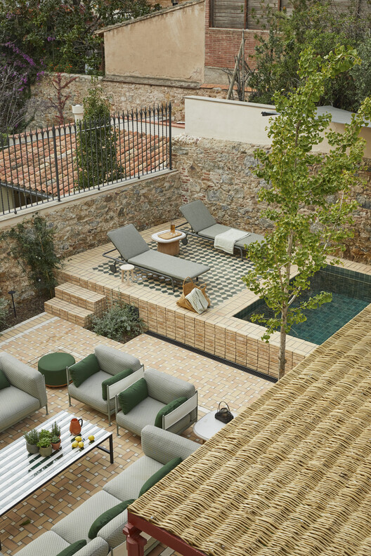 Sera House / Cristina Carulla Studio - Exterior Photography, Garden, Chair, Patio, Courtyard