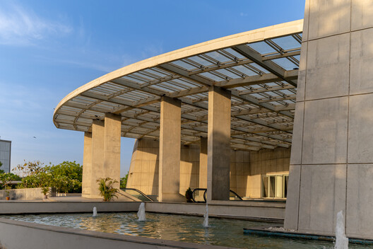 Aquatic Gallery / INI Design Studio Aquatic Gallery / INI Design Studio - Image 4 of 25