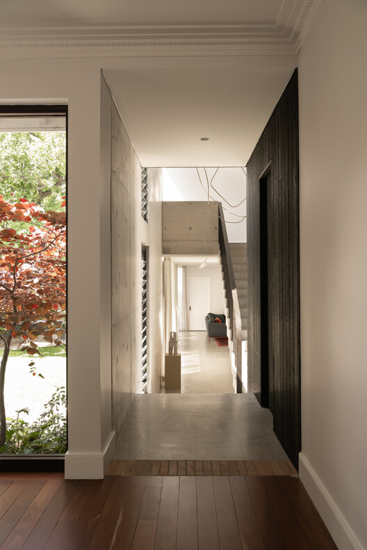 Shou Sugi Ban House / Sandy Anghie Architect - Image 3 of 17