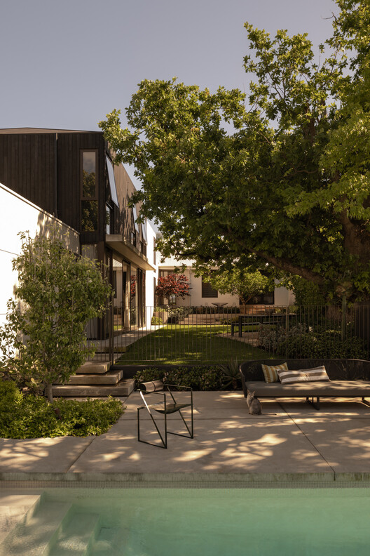 Shou Sugi Ban House / Sandy Anghie Architect - Exterior Photography, Garden, Courtyard