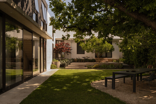 Shou Sugi Ban House / Sandy Anghie Architect - Exterior Photography, Door, Garden, Concrete, Courtyard