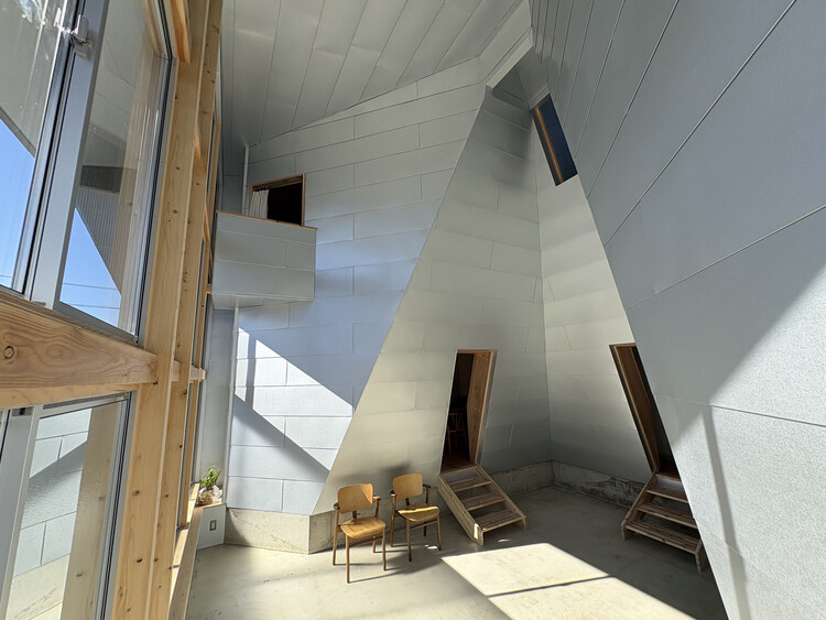Pit garden in Passive House / D Environmental Design System Laboratory - Interior Photography, Houses, Stairs