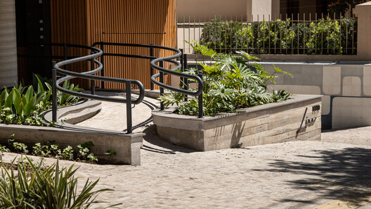 Edifício Lina / IDEIA1 - Fotografia de Exterior, Concreto, Aido, Corrimão