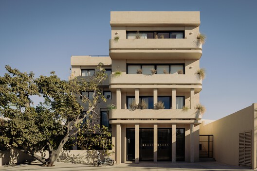 Estero Residences + Gamba café / Barde + vanVoltt - Exterior Photography, Balcony, Concrete