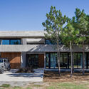Casa 4H / Besonias Almeida Arquitectos - Casas