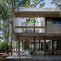 Casa 4H / Besonias Almeida Arquitectos - Casas