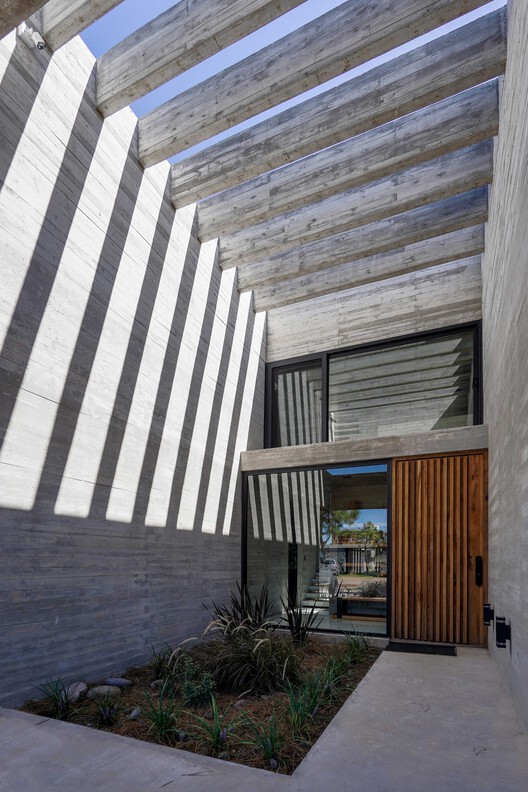 4H House / Besonias Almeida Arquitectos 4H House / Besonias Almeida Arquitectos - Exterior Photography