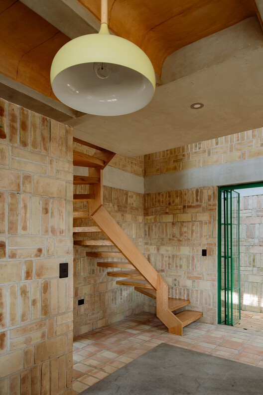 Casa Estudio F36 / Estudio Tecalli - Interior Photography, Stairs, Wood, Brick